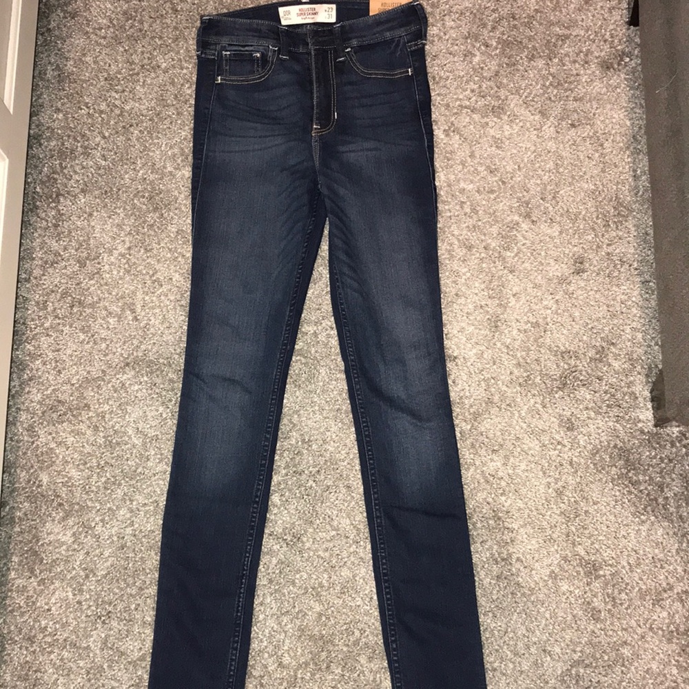 BRAND NEW, NEVER WORN🔥 Holister Skinny Jeans